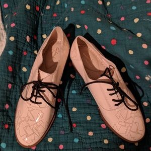 Clarks patent leather lace up shoes, sz 7.5